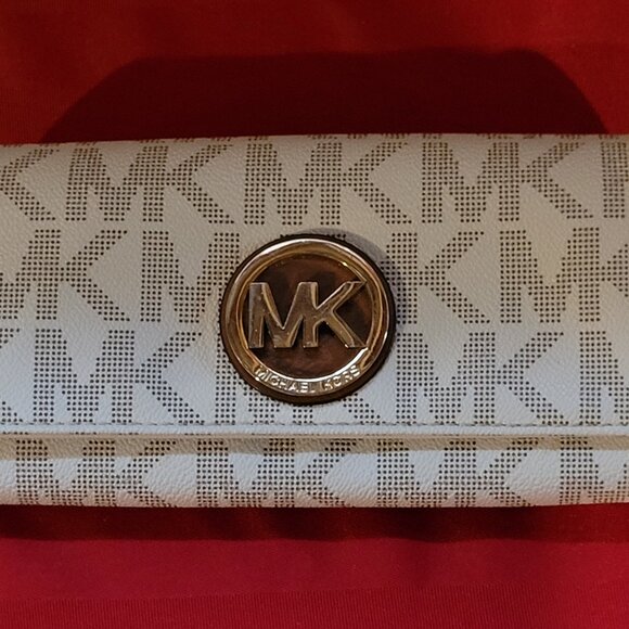GENTLY USED, MICHAEL KORS HAND BAG AND MATCHING WALLET!!! - Picture 3 of 7